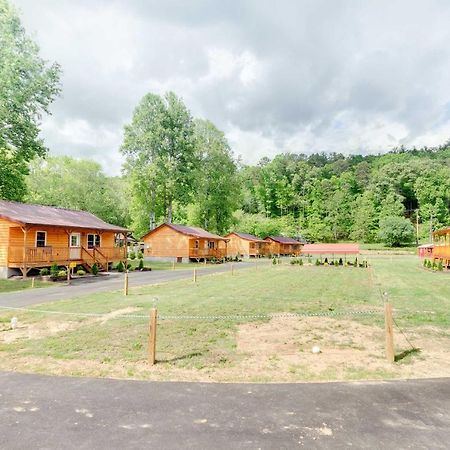 Cozy Cabin On Tuckasegee River - Near Брайсън Сити Екстериор снимка