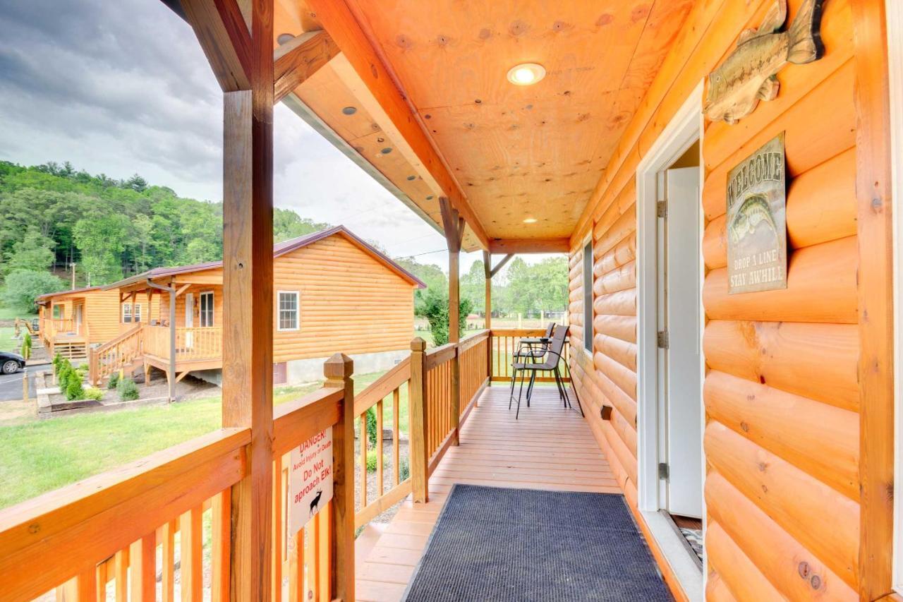 Cozy Cabin On Tuckasegee River - Near Брайсън Сити Екстериор снимка