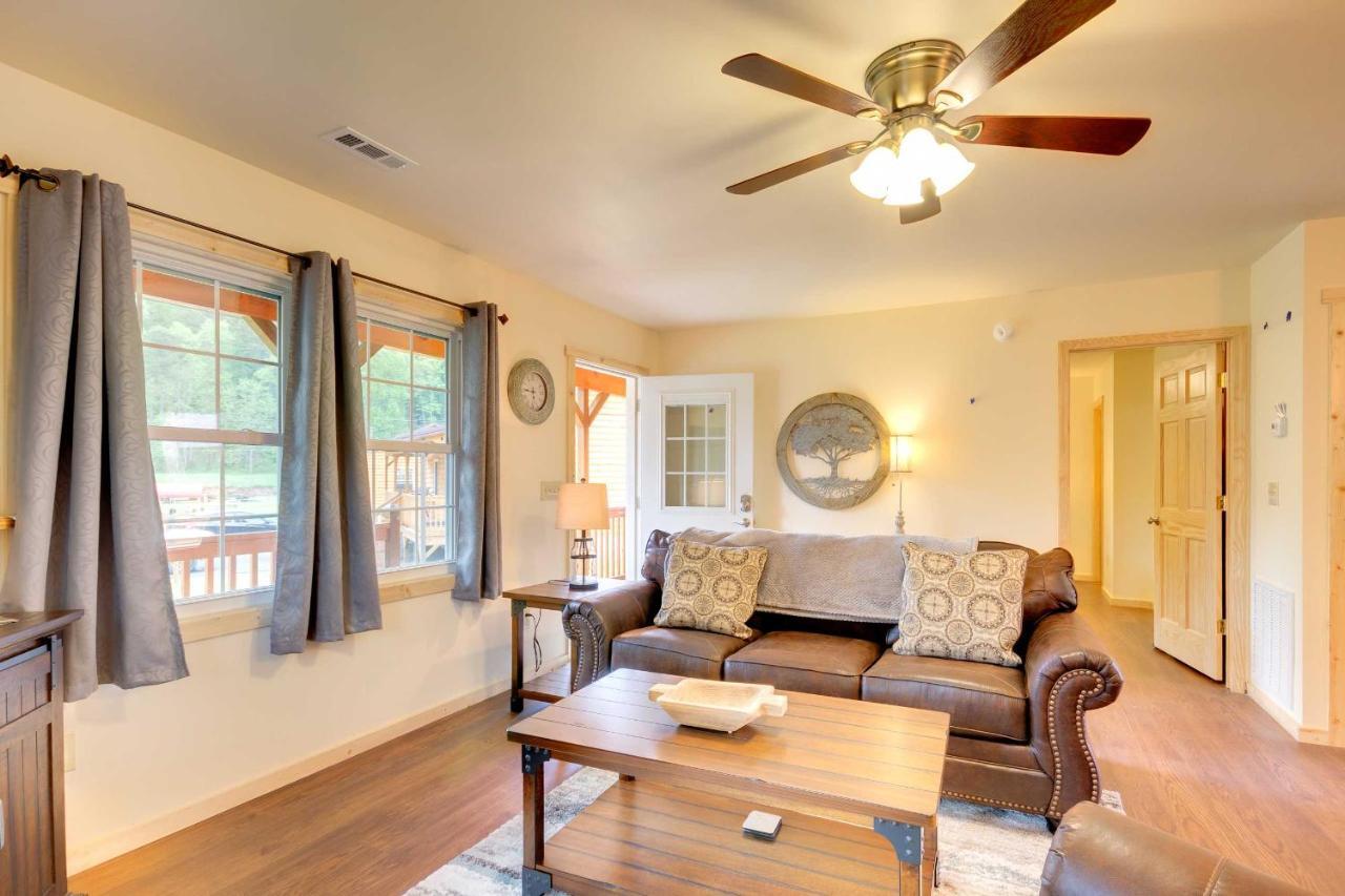 Cozy Cabin On Tuckasegee River - Near Брайсън Сити Екстериор снимка