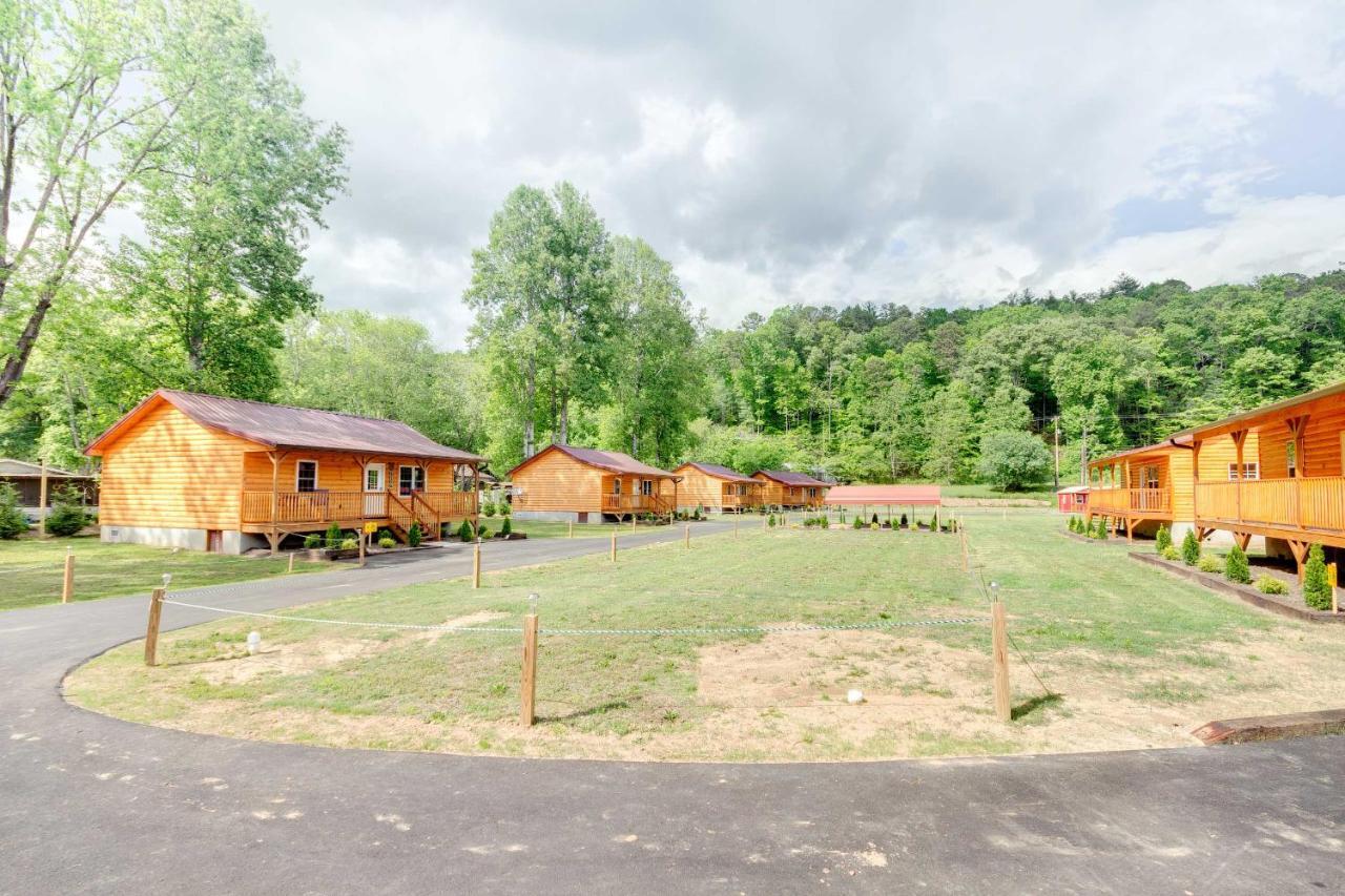Cozy Cabin On Tuckasegee River - Near Брайсън Сити Екстериор снимка