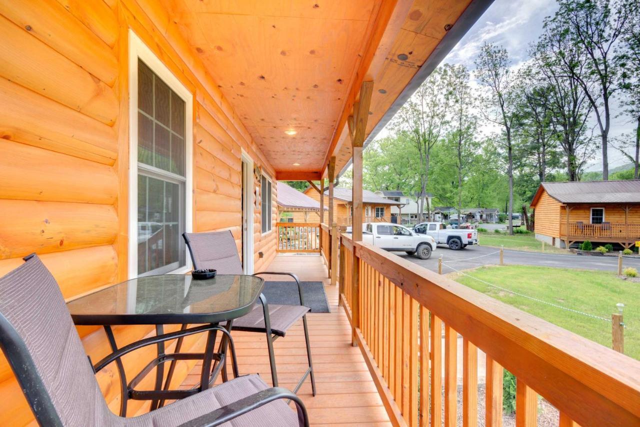 Cozy Cabin On Tuckasegee River - Near Брайсън Сити Екстериор снимка