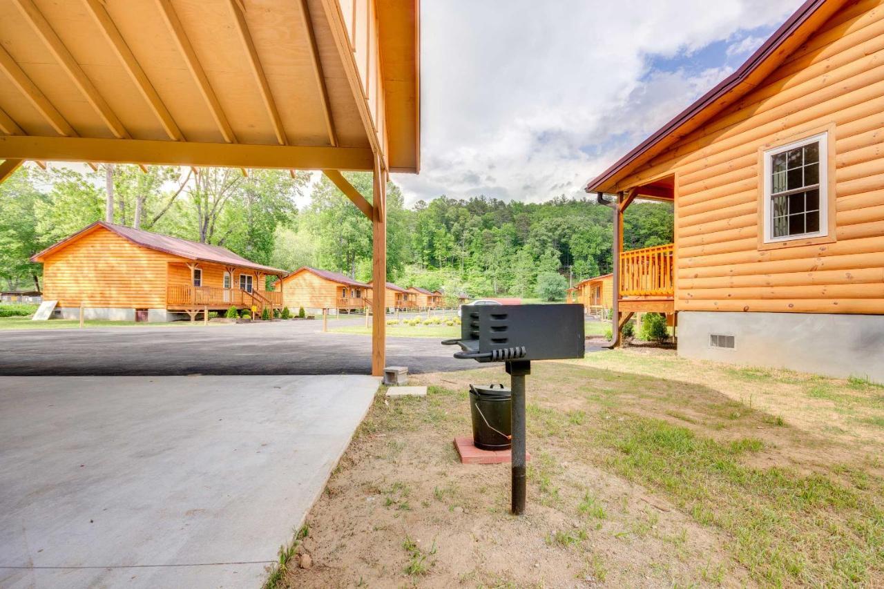 Cozy Cabin On Tuckasegee River - Near Брайсън Сити Екстериор снимка